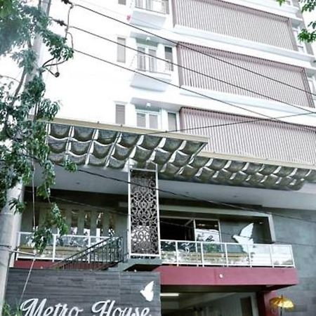 Metro House Hotel Surabaya Luaran gambar
