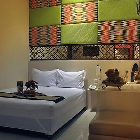 Metro House Hotel Surabaya Bilik gambar
