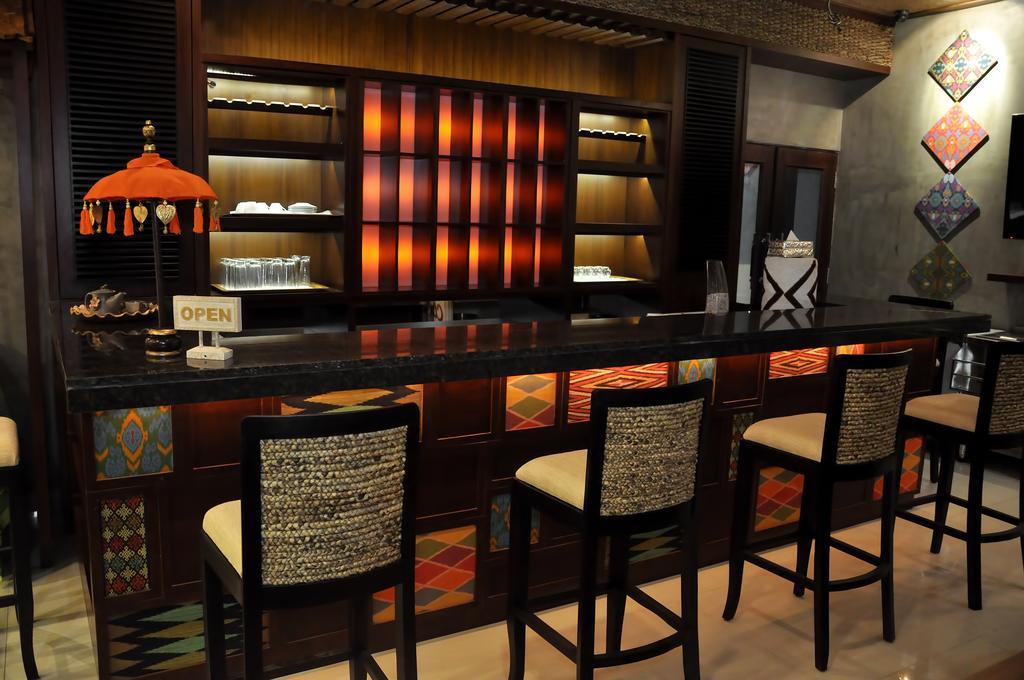 Metro House Hotel Surabaya Luaran gambar