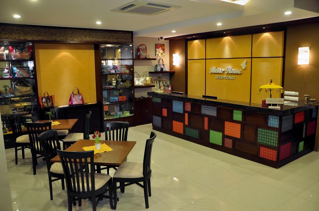 Metro House Hotel Surabaya Luaran gambar