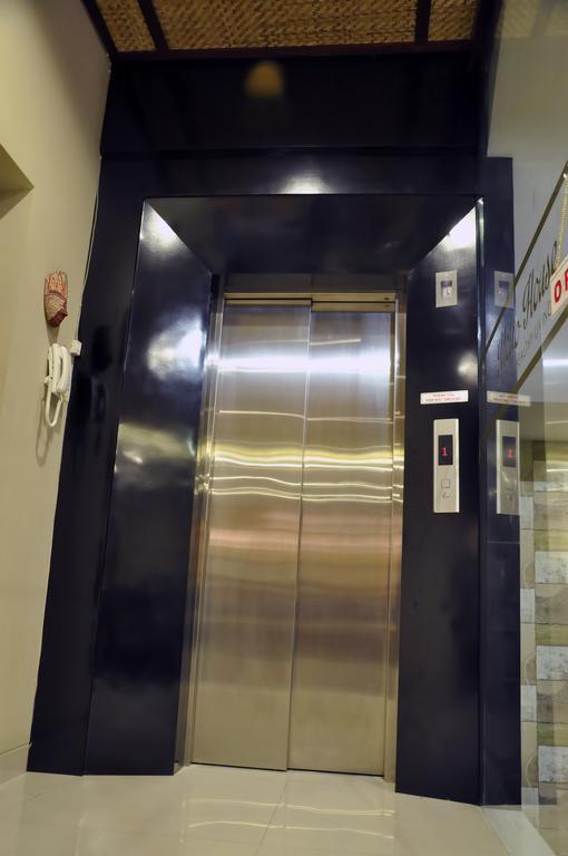 Metro House Hotel Surabaya Luaran gambar