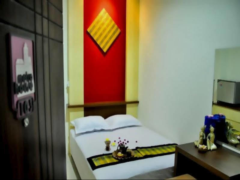 Metro House Hotel Surabaya Luaran gambar