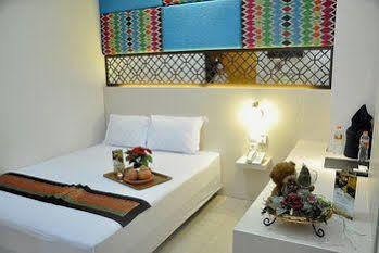 Metro House Hotel Surabaya Luaran gambar